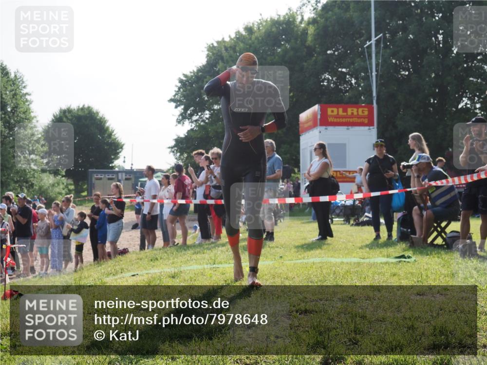 15.06.2025 - 27. Vierlanden-Triathlon KatJ http://msf.ph/oto/7978648 15.06.2025 08:41:04 Schwimmen 99, 114, 129, 147 meine-sportfotos.de