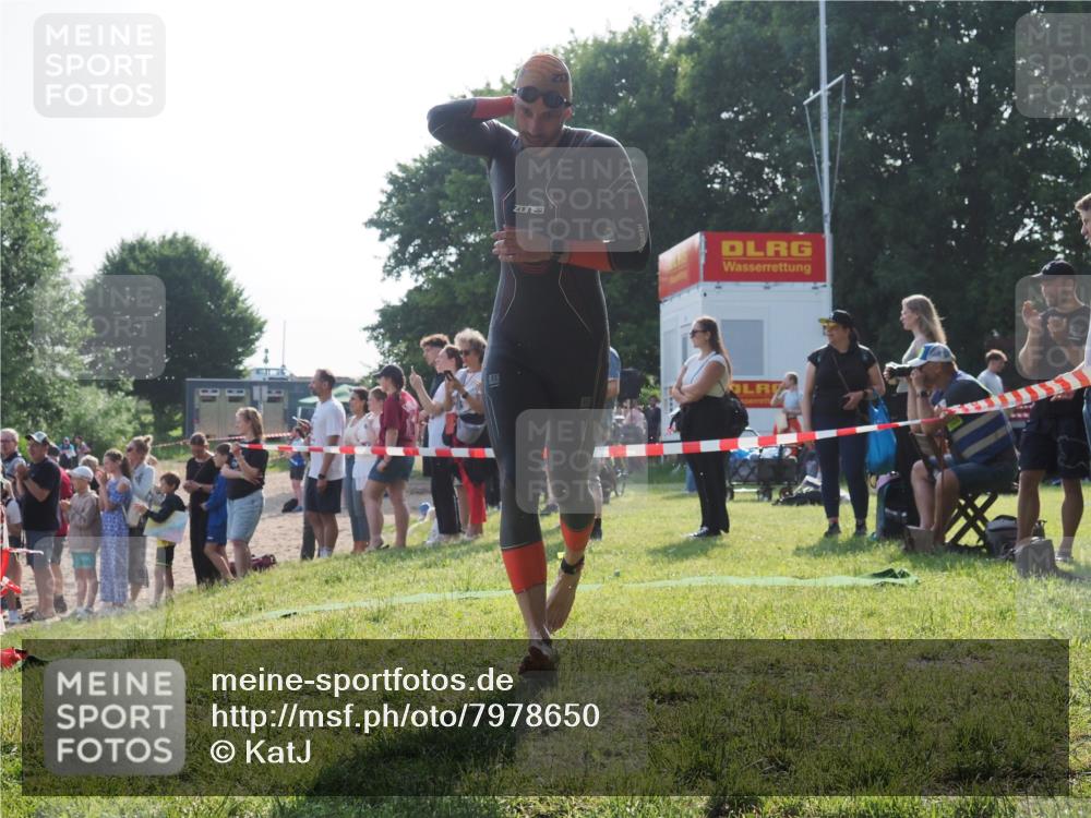 15.06.2025 - 27. Vierlanden-Triathlon KatJ http://msf.ph/oto/7978650 15.06.2025 08:41:04 Schwimmen 99, 114, 129, 147 meine-sportfotos.de