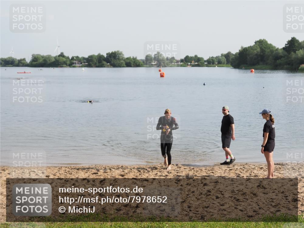 21.06.2025 - 27. Vierlanden-Triathlon MichiJ http://msf.ph/oto/7978652 15.06.2026 08:50:32 Schwimmen 143 meine-sportfotos.de