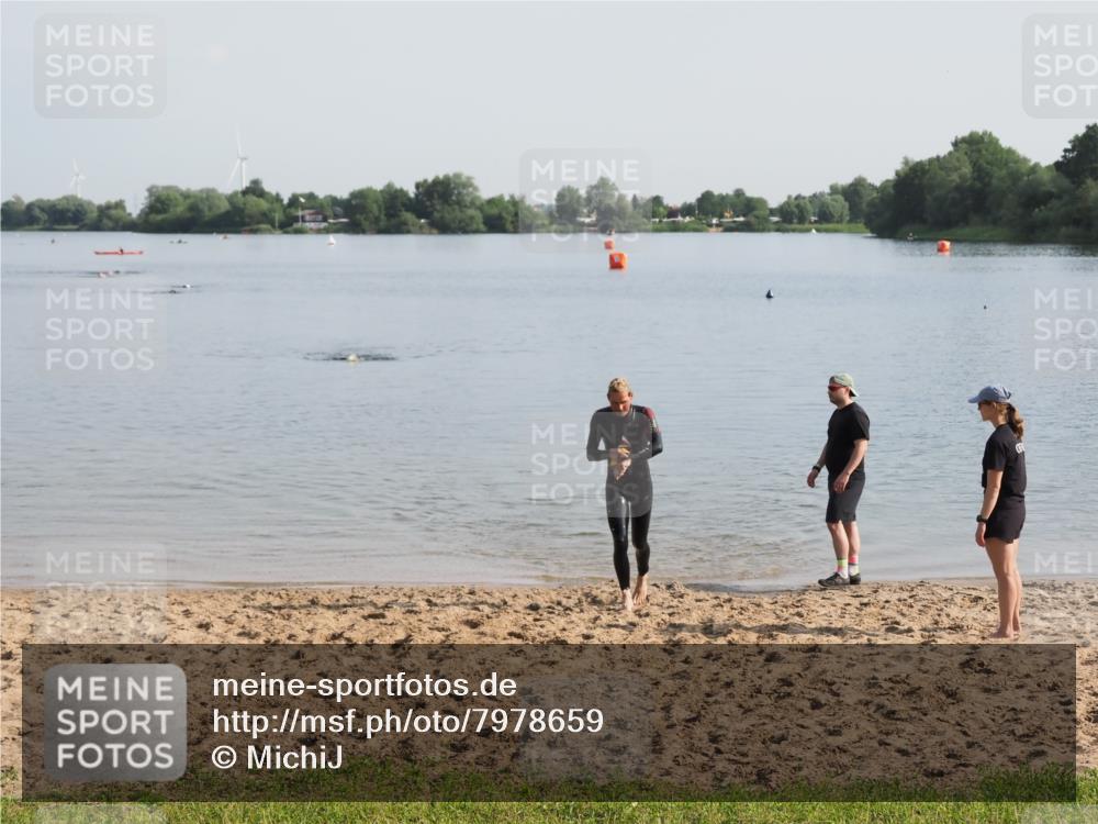 21.06.2025 - 27. Vierlanden-Triathlon MichiJ http://msf.ph/oto/7978659 15.06.2026 08:50:32 Schwimmen 143 meine-sportfotos.de