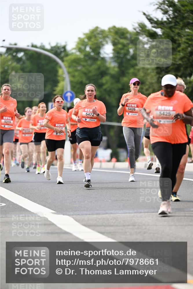 15.06.2025 - REWE Women's Run Dr. Thomas Lammeyer http://msf.ph/oto/7978661 15.06.2025 10:43:56 Laufen 5319, 5472, 5426, 5425 meine-sportfotos.de