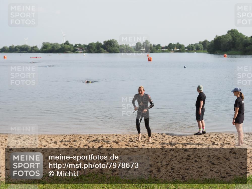 21.06.2025 - 27. Vierlanden-Triathlon MichiJ http://msf.ph/oto/7978673 15.06.2026 08:50:33 Schwimmen 143 meine-sportfotos.de