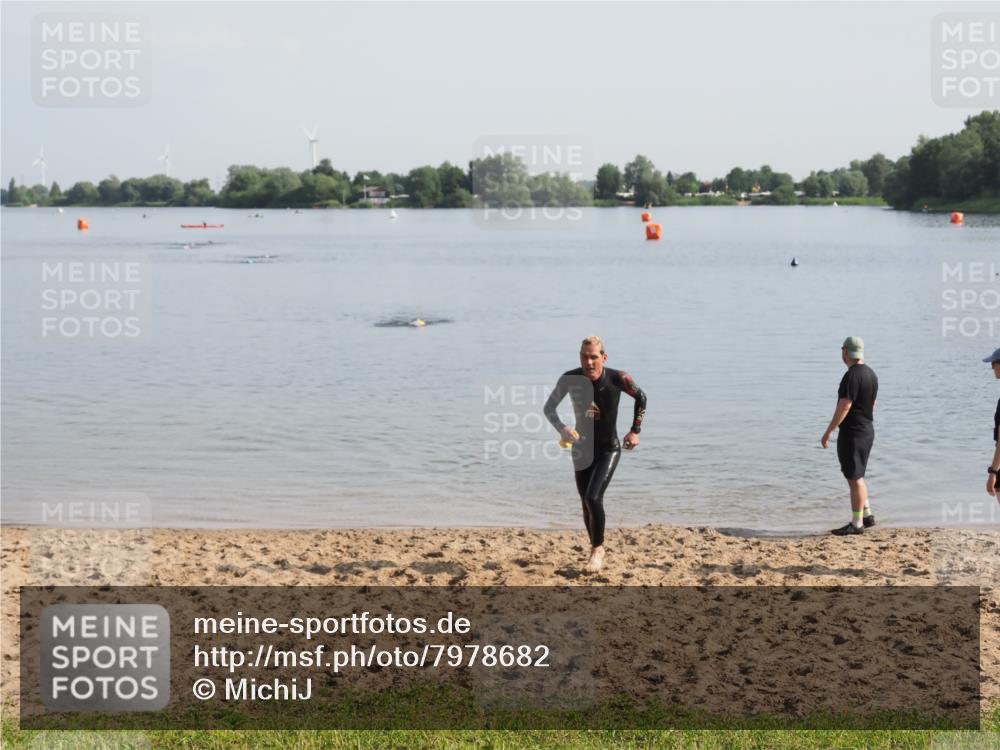 21.06.2025 - 27. Vierlanden-Triathlon MichiJ http://msf.ph/oto/7978682 15.06.2026 08:50:33 Schwimmen 143 meine-sportfotos.de