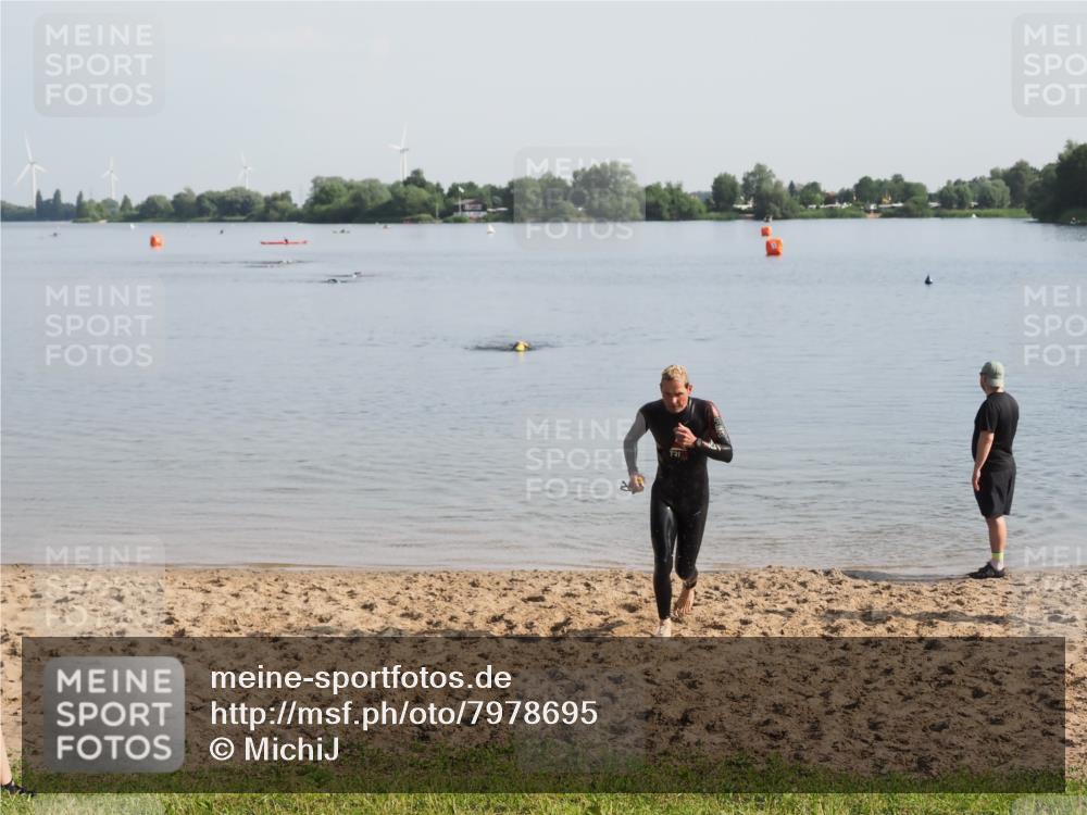 21.06.2025 - 27. Vierlanden-Triathlon MichiJ http://msf.ph/oto/7978695 15.06.2026 08:50:34 Schwimmen 143 meine-sportfotos.de