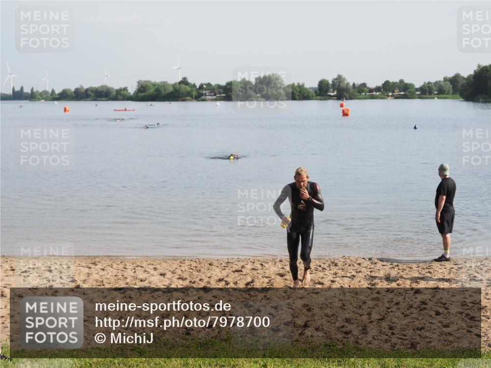 21.06.2025 - 27. Vierlanden-Triathlon MichiJ http://msf.ph/oto/7978700 15.06.2026 08:50:34 Schwimmen 143 meine-sportfotos.de