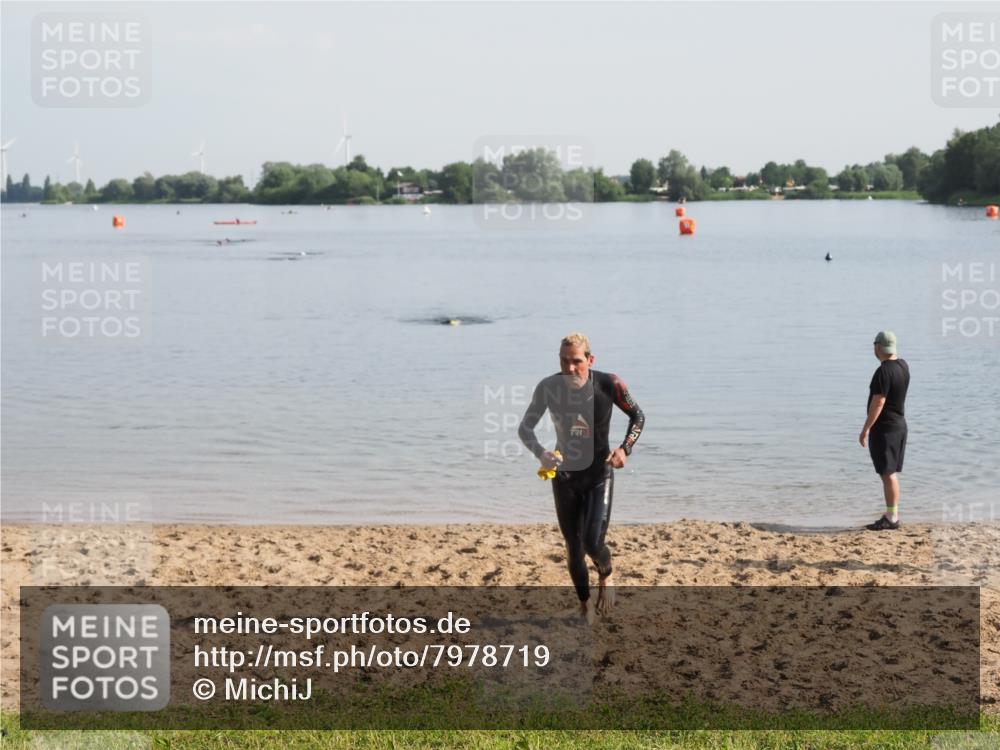 21.06.2025 - 27. Vierlanden-Triathlon MichiJ http://msf.ph/oto/7978719 15.06.2026 08:50:35 Schwimmen 143 meine-sportfotos.de