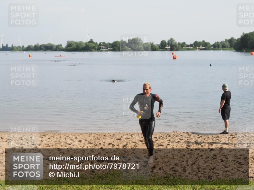 21.06.2025 - 27. Vierlanden-Triathlon MichiJ http://msf.ph/oto/7978721 15.06.2026 08:50:35 Schwimmen 143 meine-sportfotos.de