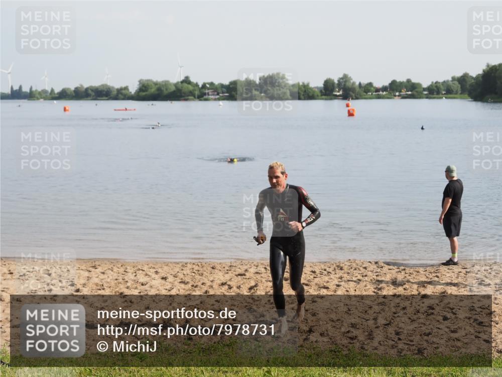 21.06.2025 - 27. Vierlanden-Triathlon MichiJ http://msf.ph/oto/7978731 15.06.2026 08:50:35 Schwimmen 143 meine-sportfotos.de