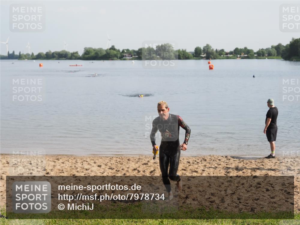 21.06.2025 - 27. Vierlanden-Triathlon MichiJ http://msf.ph/oto/7978734 15.06.2026 08:50:35 Schwimmen 143 meine-sportfotos.de