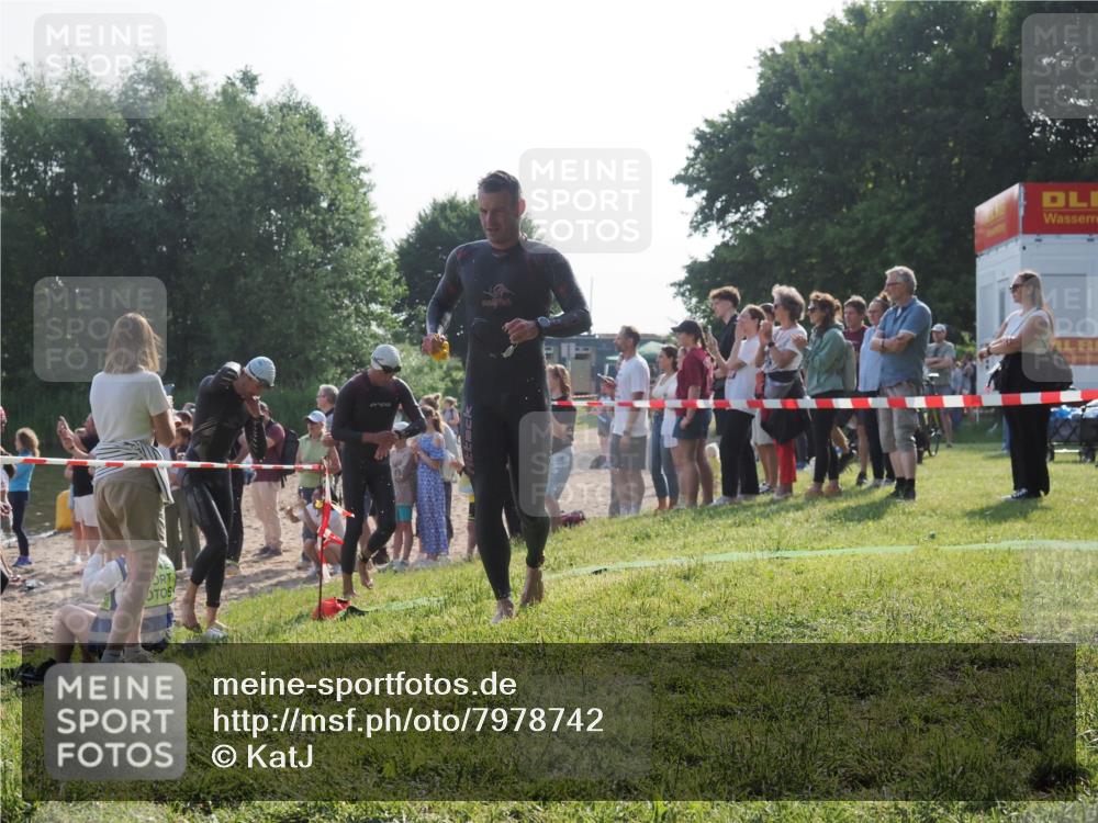 15.06.2025 - 27. Vierlanden-Triathlon KatJ http://msf.ph/oto/7978742 15.06.2025 08:41:13 Schwimmen 22, 99, 109, 129, 138, 147, 176 meine-sportfotos.de