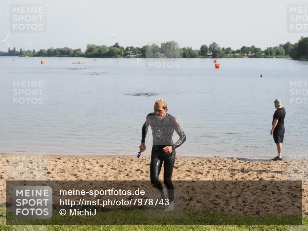 21.06.2025 - 27. Vierlanden-Triathlon MichiJ http://msf.ph/oto/7978743 15.06.2026 08:50:36 Schwimmen 143 meine-sportfotos.de