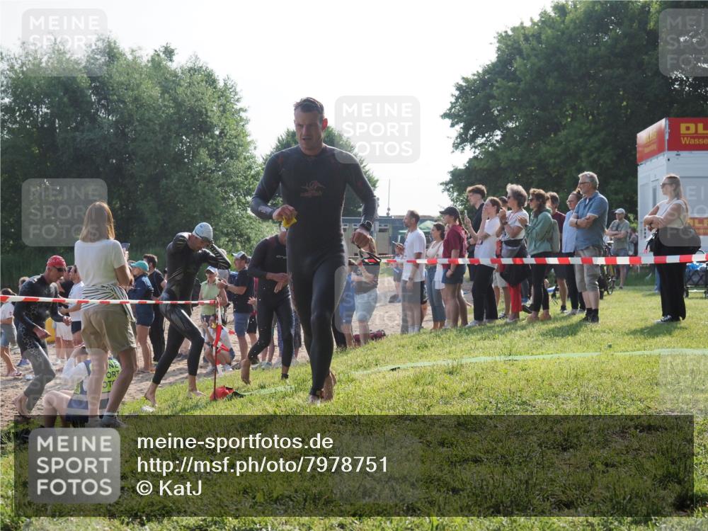 15.06.2025 - 27. Vierlanden-Triathlon KatJ http://msf.ph/oto/7978751 15.06.2025 08:41:13 Schwimmen 22, 99, 109, 129, 138, 147, 176 meine-sportfotos.de