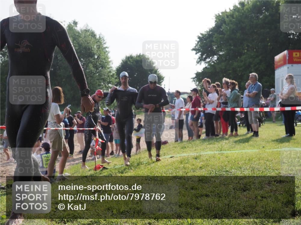 15.06.2025 - 27. Vierlanden-Triathlon KatJ http://msf.ph/oto/7978762 15.06.2025 08:41:15 Schwimmen 22, 99, 109, 111, 129, 138, 147, 176 meine-sportfotos.de