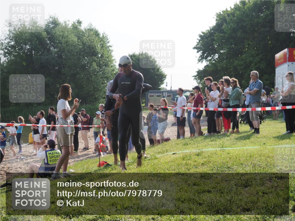 15.06.2025 - 27. Vierlanden-Triathlon KatJ http://msf.ph/oto/7978779 15.06.2025 08:41:16 Schwimmen 22, 99, 109, 111, 129, 138, 147, 176 meine-sportfotos.de