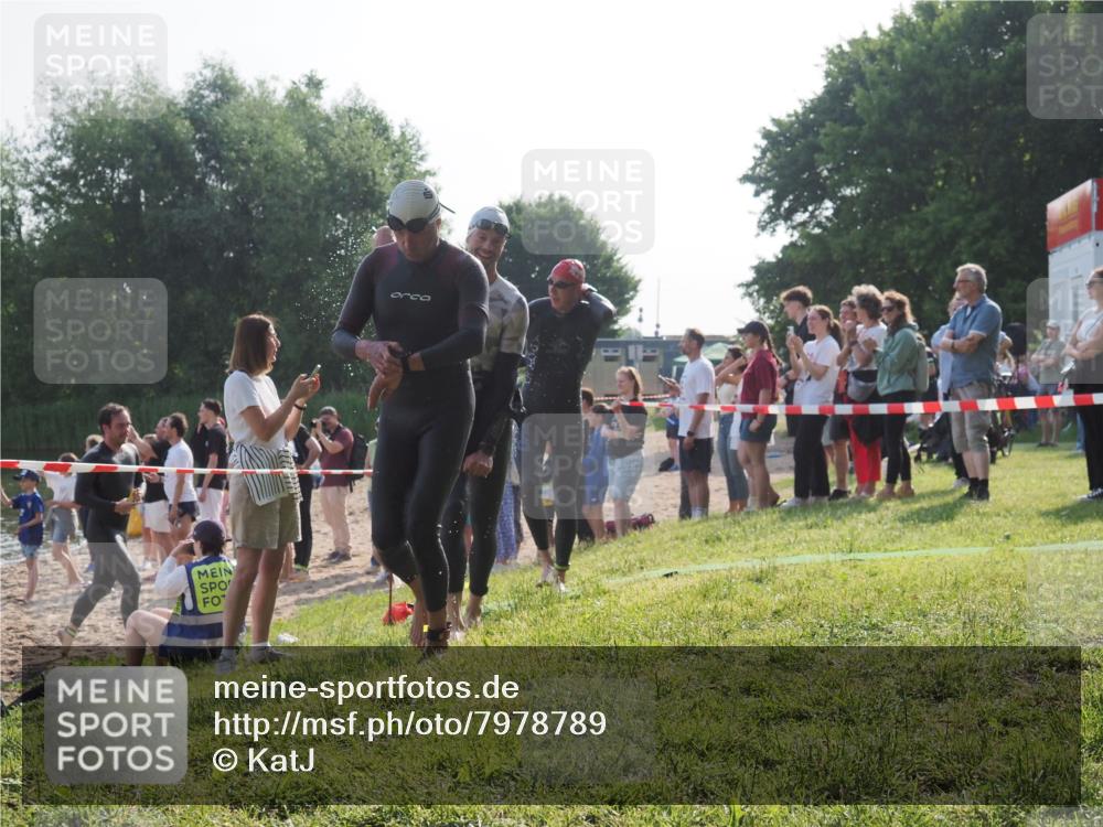 15.06.2025 - 27. Vierlanden-Triathlon KatJ http://msf.ph/oto/7978789 15.06.2025 08:41:16 Schwimmen 22, 99, 109, 111, 129, 138, 147, 176 meine-sportfotos.de