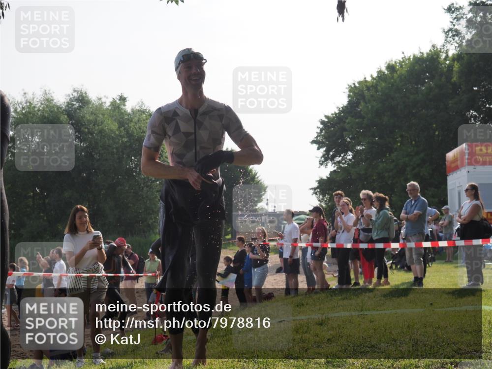 15.06.2025 - 27. Vierlanden-Triathlon KatJ http://msf.ph/oto/7978816 15.06.2025 08:41:18 Schwimmen 22, 109, 111, 129, 138, 147, 176 meine-sportfotos.de