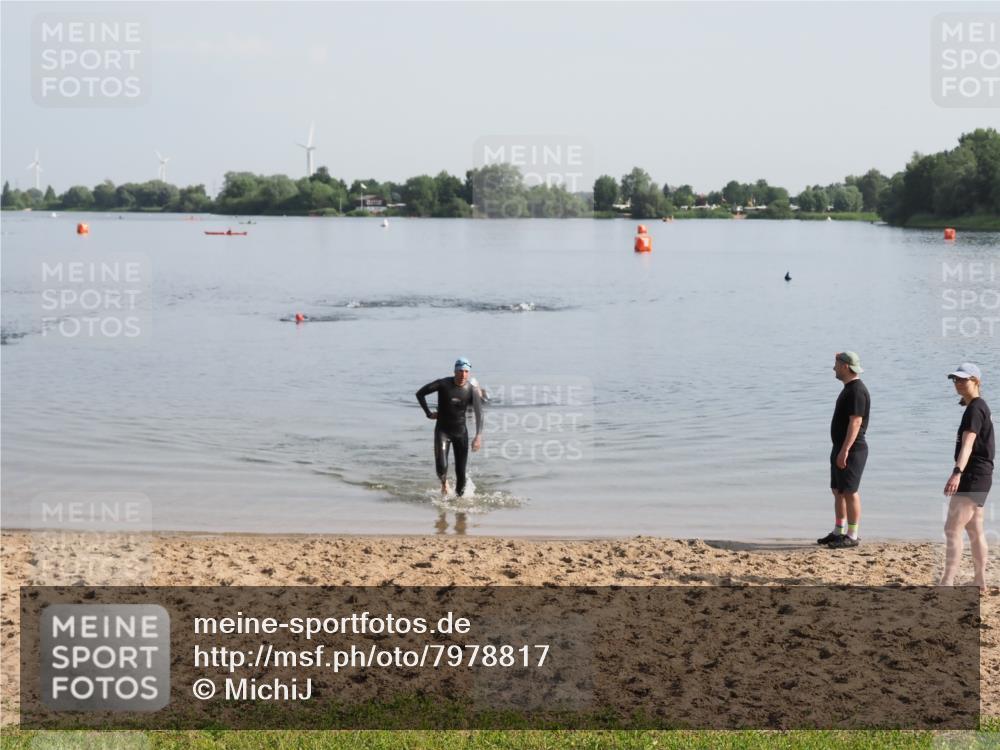 21.06.2025 - 27. Vierlanden-Triathlon MichiJ http://msf.ph/oto/7978817 15.06.2026 08:52:26 Schwimmen 163 meine-sportfotos.de
