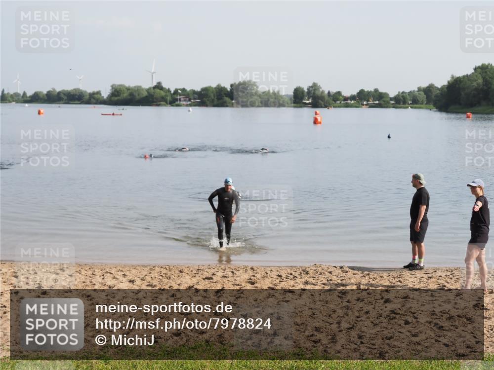 21.06.2025 - 27. Vierlanden-Triathlon MichiJ http://msf.ph/oto/7978824 15.06.2026 08:52:26 Schwimmen 163 meine-sportfotos.de