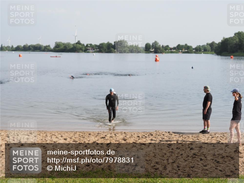 21.06.2025 - 27. Vierlanden-Triathlon MichiJ http://msf.ph/oto/7978831 15.06.2026 08:52:26 Schwimmen 163 meine-sportfotos.de