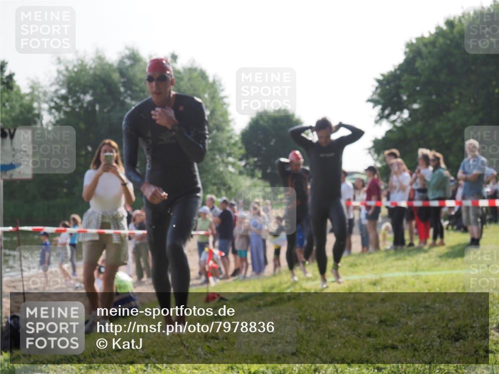 15.06.2025 - 27. Vierlanden-Triathlon KatJ http://msf.ph/oto/7978836 15.06.2025 08:41:20 Schwimmen 22, 109, 111, 138, 147, 176 meine-sportfotos.de