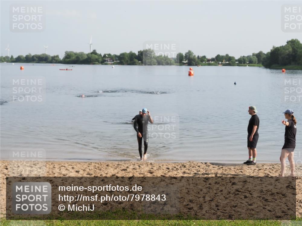 21.06.2025 - 27. Vierlanden-Triathlon MichiJ http://msf.ph/oto/7978843 15.06.2026 08:52:27 Schwimmen 163 meine-sportfotos.de