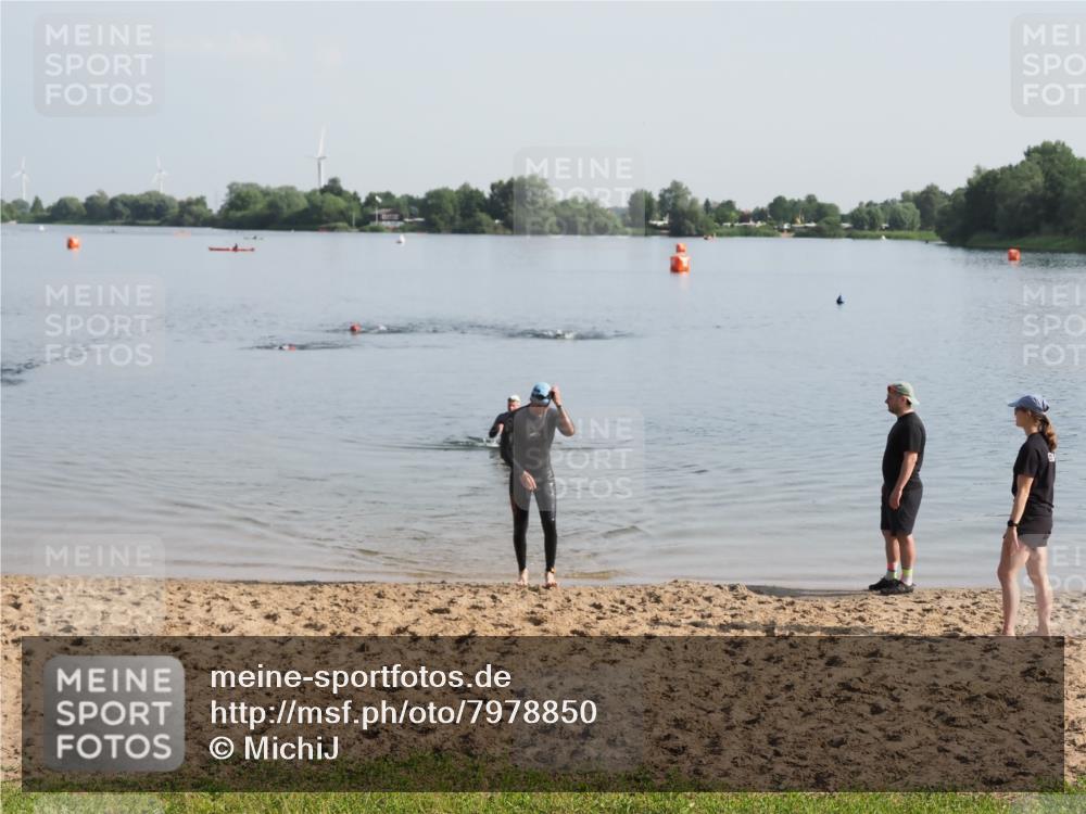 21.06.2025 - 27. Vierlanden-Triathlon MichiJ http://msf.ph/oto/7978850 15.06.2026 08:52:28 Schwimmen 163 meine-sportfotos.de