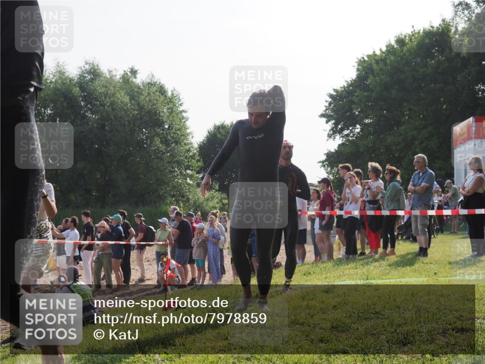 15.06.2025 - 27. Vierlanden-Triathlon KatJ http://msf.ph/oto/7978859 15.06.2025 08:41:22 Schwimmen 22, 109, 111, 138, 176 meine-sportfotos.de
