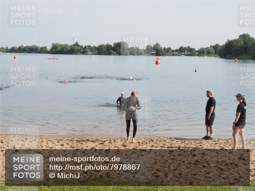 21.06.2025 - 27. Vierlanden-Triathlon MichiJ http://msf.ph/oto/7978867 15.06.2026 08:52:30 Schwimmen 163 meine-sportfotos.de