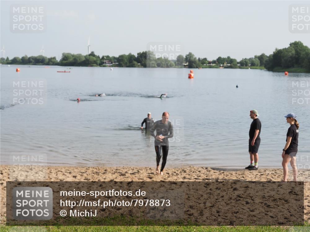 21.06.2025 - 27. Vierlanden-Triathlon MichiJ http://msf.ph/oto/7978873 15.06.2026 08:52:30 Schwimmen 163 meine-sportfotos.de