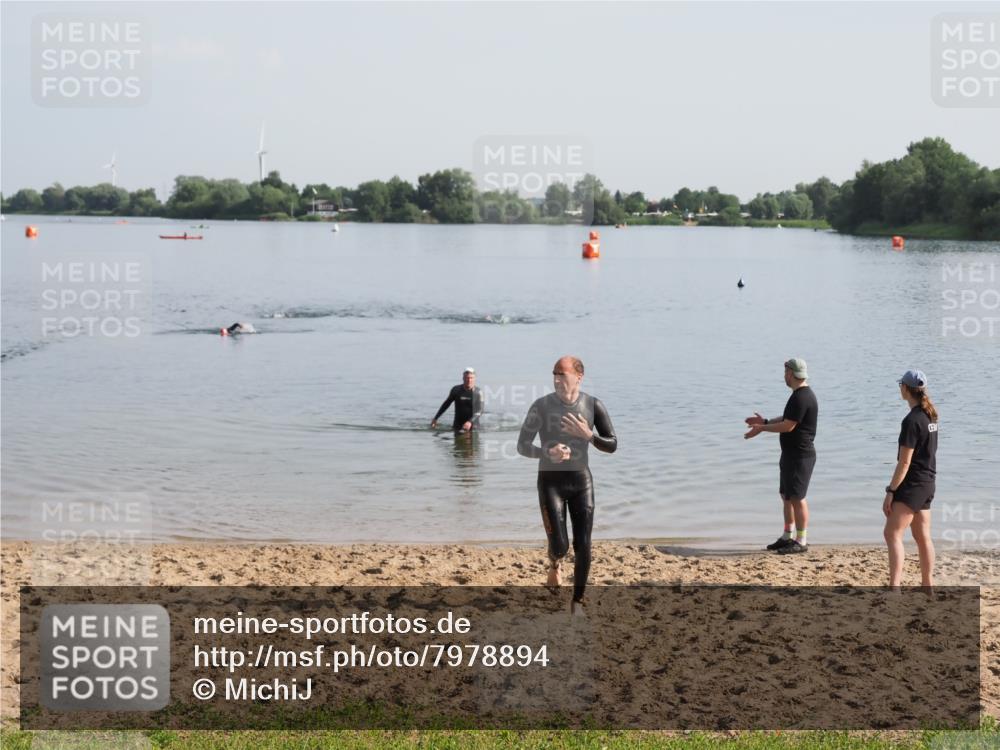 21.06.2025 - 27. Vierlanden-Triathlon MichiJ http://msf.ph/oto/7978894 15.06.2026 08:52:31 Schwimmen 163 meine-sportfotos.de