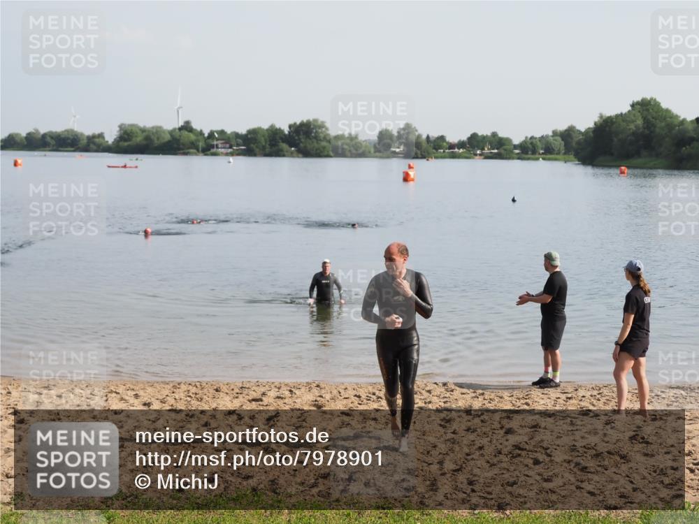 21.06.2025 - 27. Vierlanden-Triathlon MichiJ http://msf.ph/oto/7978901 15.06.2026 08:52:32 Schwimmen 163 meine-sportfotos.de