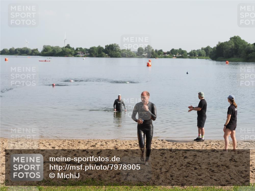 21.06.2025 - 27. Vierlanden-Triathlon MichiJ http://msf.ph/oto/7978905 15.06.2026 08:52:32 Schwimmen 163 meine-sportfotos.de