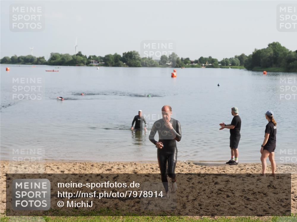 21.06.2025 - 27. Vierlanden-Triathlon MichiJ http://msf.ph/oto/7978914 15.06.2026 08:52:32 Schwimmen 163 meine-sportfotos.de