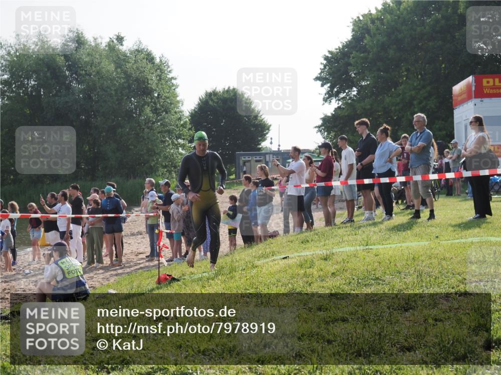 15.06.2025 - 27. Vierlanden-Triathlon KatJ http://msf.ph/oto/7978919 15.06.2025 08:41:49 Schwimmen 122 meine-sportfotos.de
