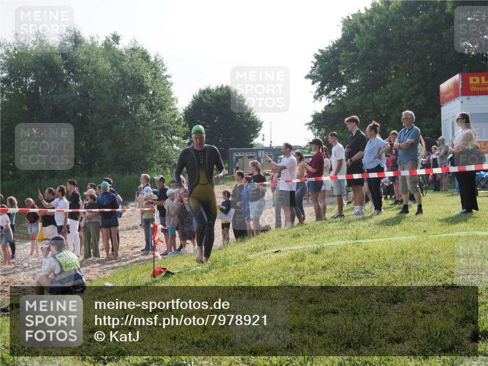 15.06.2025 - 27. Vierlanden-Triathlon KatJ http://msf.ph/oto/7978921 15.06.2025 08:41:49 Schwimmen 122 meine-sportfotos.de