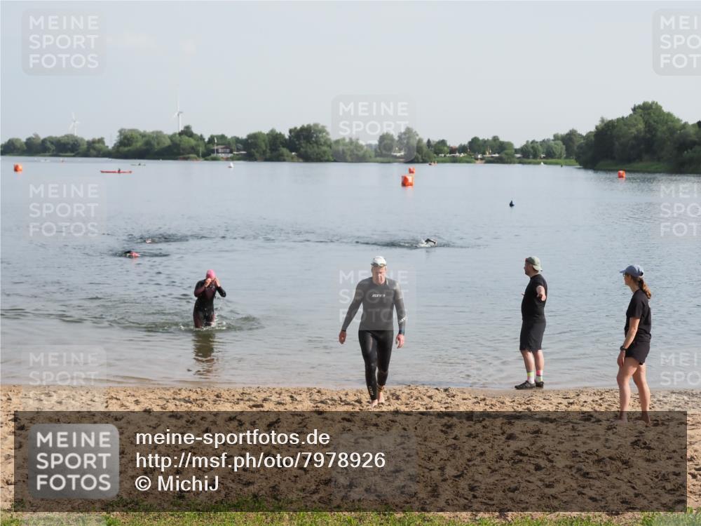 21.06.2025 - 27. Vierlanden-Triathlon MichiJ http://msf.ph/oto/7978926 15.06.2026 08:52:44 Schwimmen 98, 233 meine-sportfotos.de