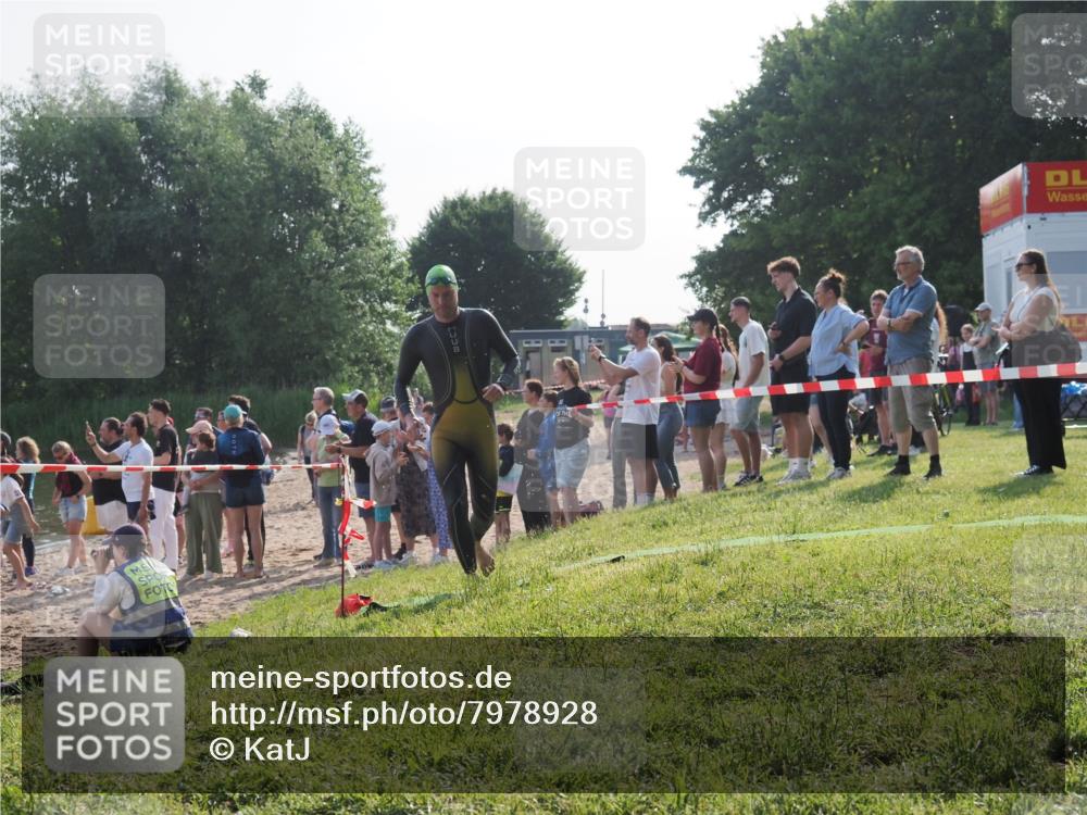 15.06.2025 - 27. Vierlanden-Triathlon KatJ http://msf.ph/oto/7978928 15.06.2025 08:41:49 Schwimmen 122 meine-sportfotos.de