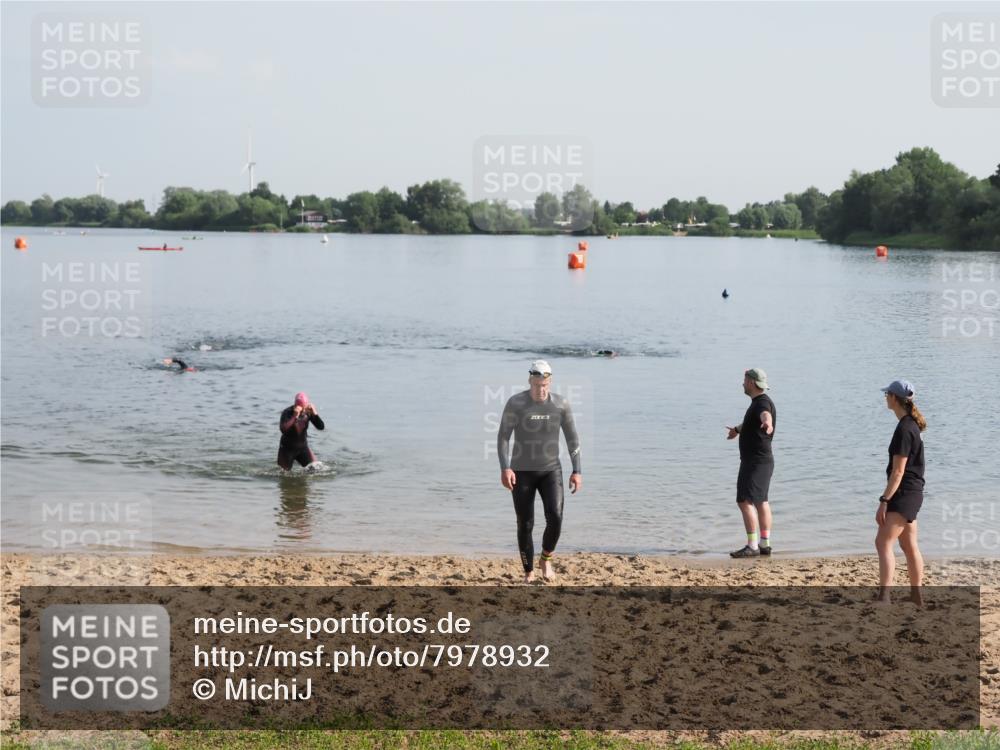 21.06.2025 - 27. Vierlanden-Triathlon MichiJ http://msf.ph/oto/7978932 15.06.2026 08:52:44 Schwimmen 98, 233 meine-sportfotos.de