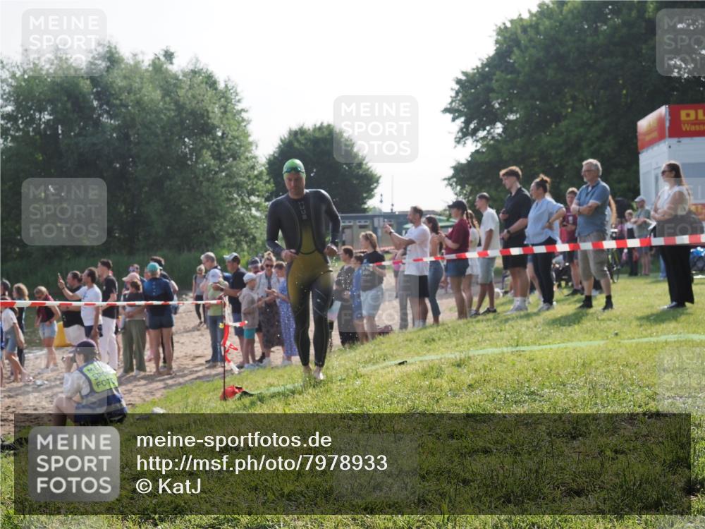 15.06.2025 - 27. Vierlanden-Triathlon KatJ http://msf.ph/oto/7978933 15.06.2025 08:41:49 Schwimmen 122 meine-sportfotos.de