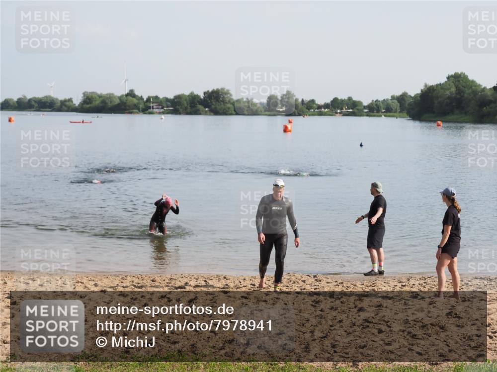 21.06.2025 - 27. Vierlanden-Triathlon MichiJ http://msf.ph/oto/7978941 15.06.2026 08:52:45 Schwimmen 98, 233 meine-sportfotos.de