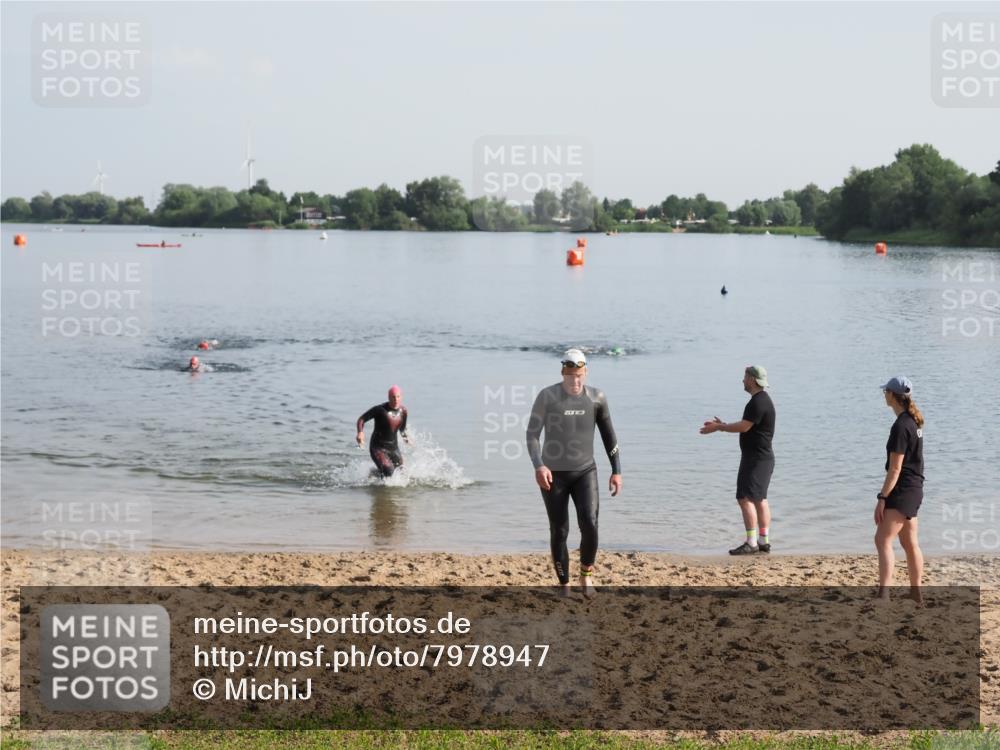 21.06.2025 - 27. Vierlanden-Triathlon MichiJ http://msf.ph/oto/7978947 15.06.2026 08:52:45 Schwimmen 98, 233 meine-sportfotos.de