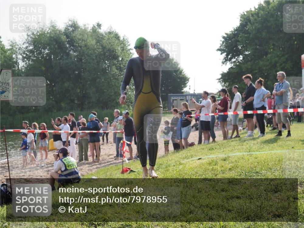 15.06.2025 - 27. Vierlanden-Triathlon KatJ http://msf.ph/oto/7978955 15.06.2025 08:41:51 Schwimmen 122 meine-sportfotos.de