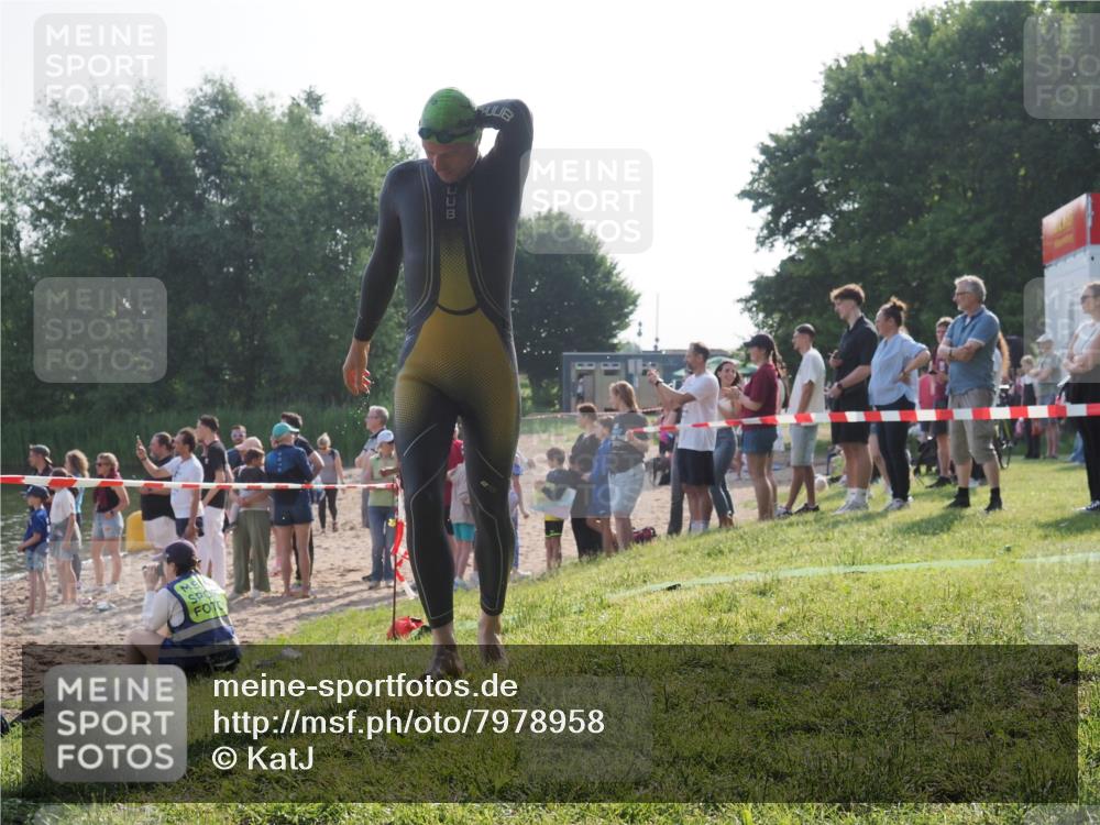 15.06.2025 - 27. Vierlanden-Triathlon KatJ http://msf.ph/oto/7978958 15.06.2025 08:41:51 Schwimmen 122 meine-sportfotos.de