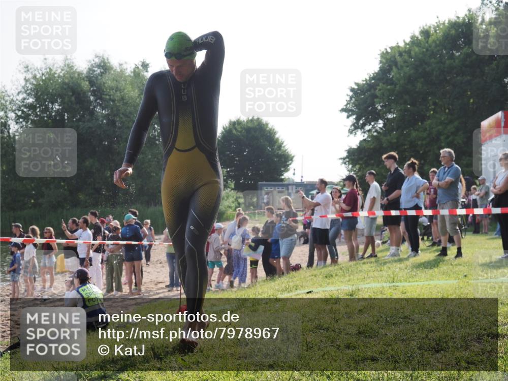 15.06.2025 - 27. Vierlanden-Triathlon KatJ http://msf.ph/oto/7978967 15.06.2025 08:41:51 Schwimmen 122 meine-sportfotos.de