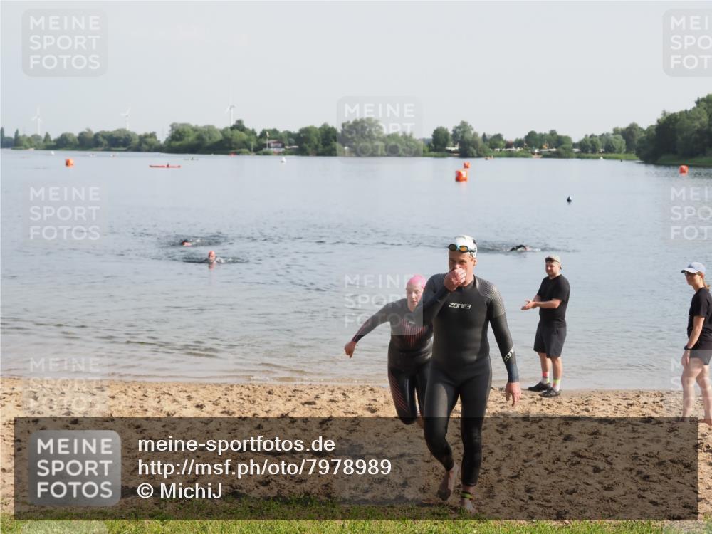 21.06.2025 - 27. Vierlanden-Triathlon MichiJ http://msf.ph/oto/7978989 15.06.2026 08:52:49 Schwimmen 98, 233 meine-sportfotos.de