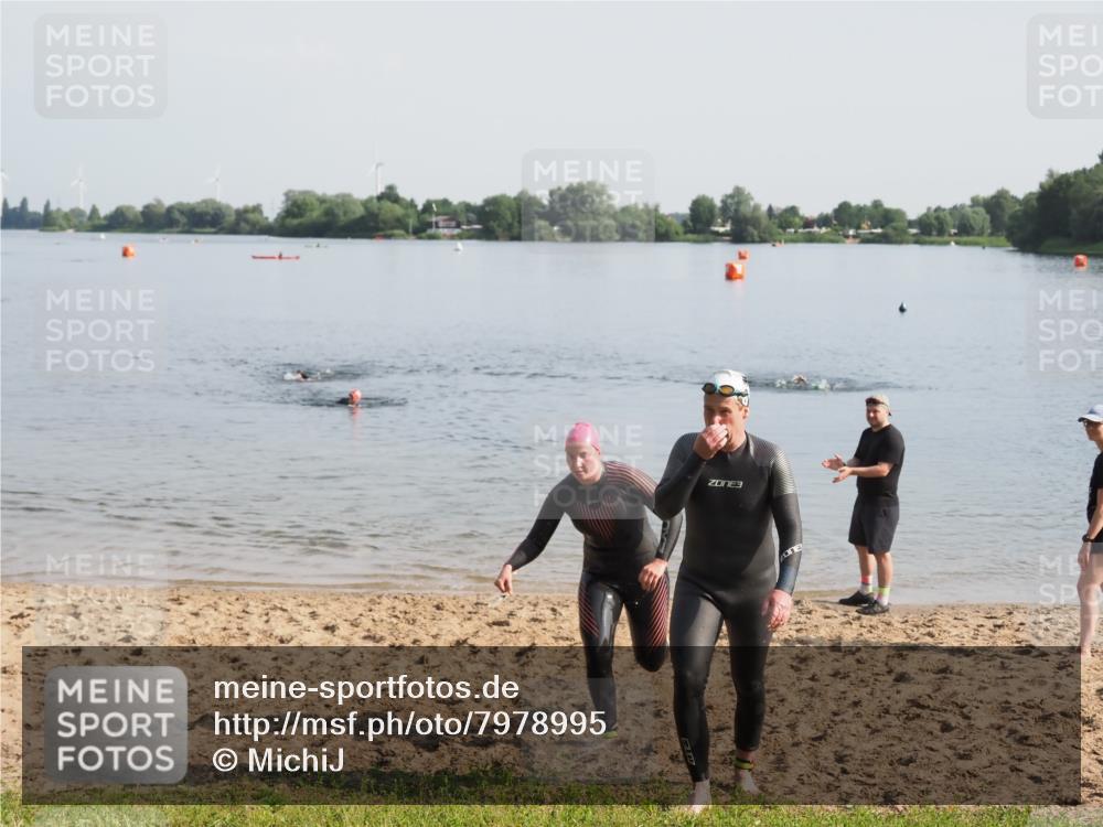 21.06.2025 - 27. Vierlanden-Triathlon MichiJ http://msf.ph/oto/7978995 15.06.2026 08:52:50 Schwimmen 98, 233 meine-sportfotos.de