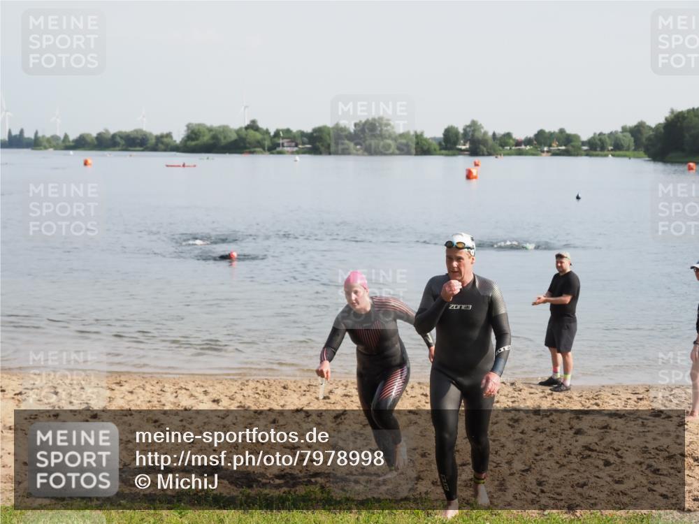21.06.2025 - 27. Vierlanden-Triathlon MichiJ http://msf.ph/oto/7978998 15.06.2026 08:52:50 Schwimmen 98, 233 meine-sportfotos.de