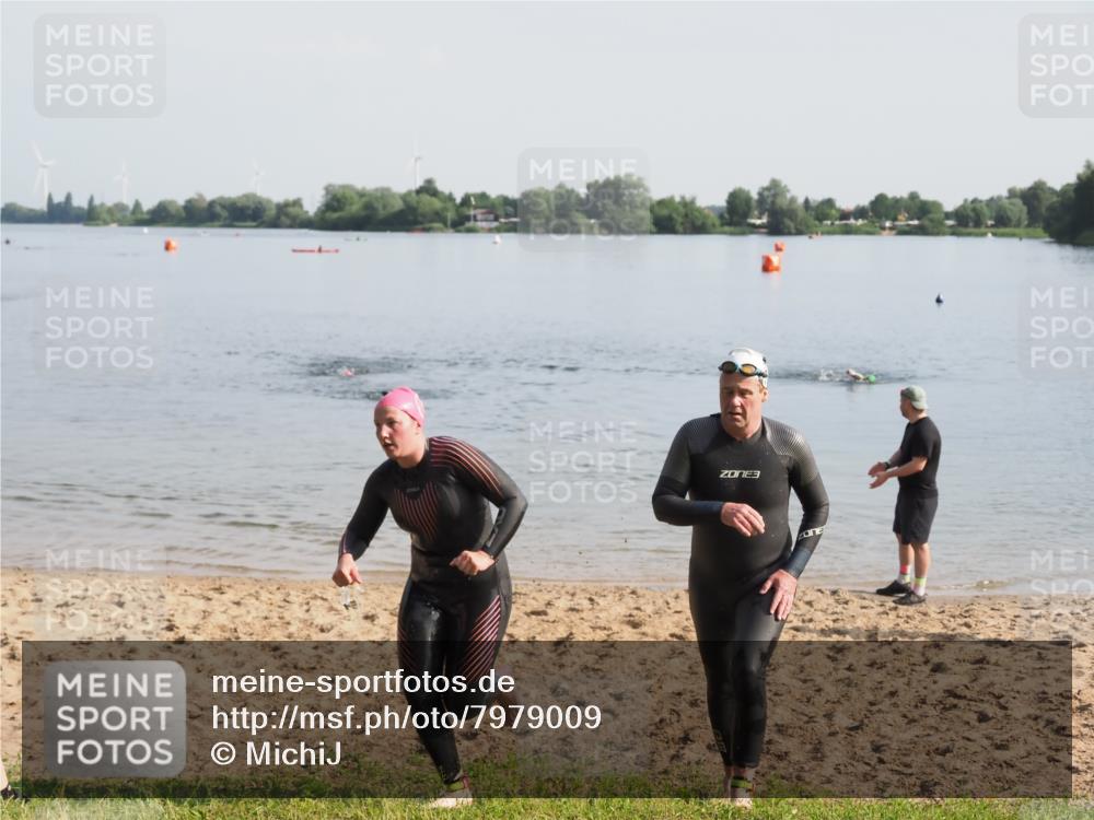 21.06.2025 - 27. Vierlanden-Triathlon MichiJ http://msf.ph/oto/7979009 15.06.2026 08:52:50 Schwimmen 98, 233 meine-sportfotos.de