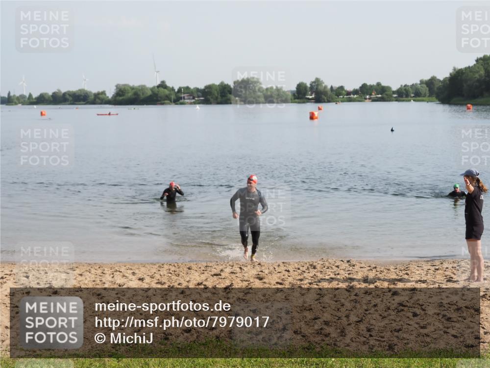 21.06.2025 - 27. Vierlanden-Triathlon MichiJ http://msf.ph/oto/7979017 15.06.2026 08:53:10 Schwimmen 133 meine-sportfotos.de