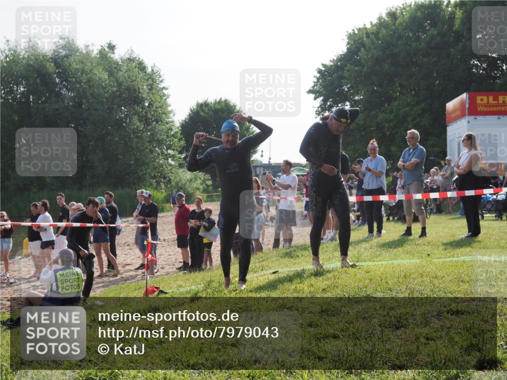 15.06.2025 - 27. Vierlanden-Triathlon KatJ http://msf.ph/oto/7979043 15.06.2025 08:42:16 Schwimmen 71, 121, 128, 135, 191 meine-sportfotos.de